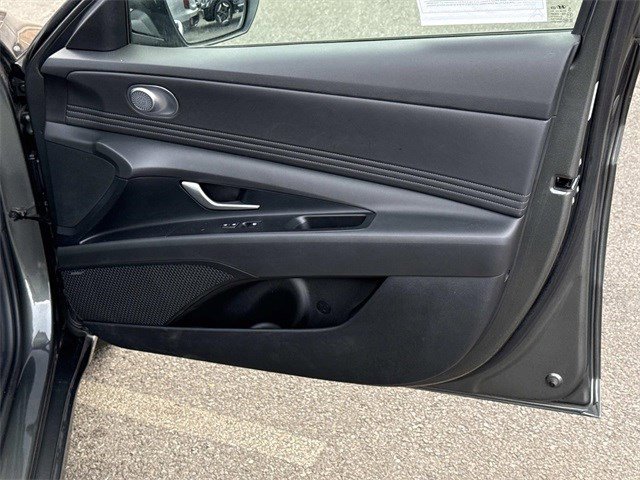 Used 2024 Hyundai Elantra Limited image 8