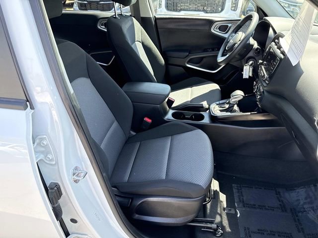Used 2025 Kia Soul LX w/ LX Technology Package image 9