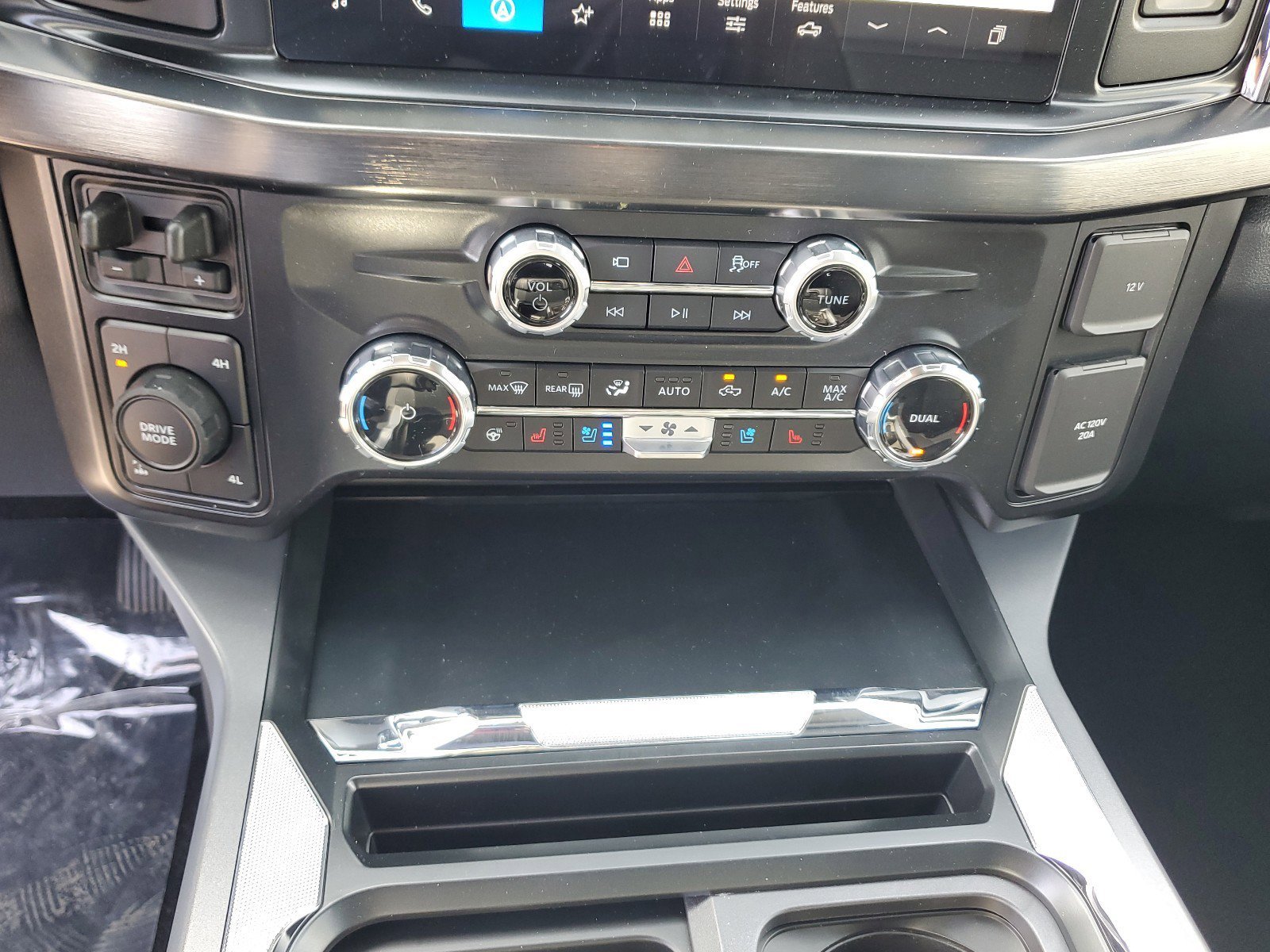 New 2025 Ford F350 Lariat w/ Lariat Ultimate Package image 16