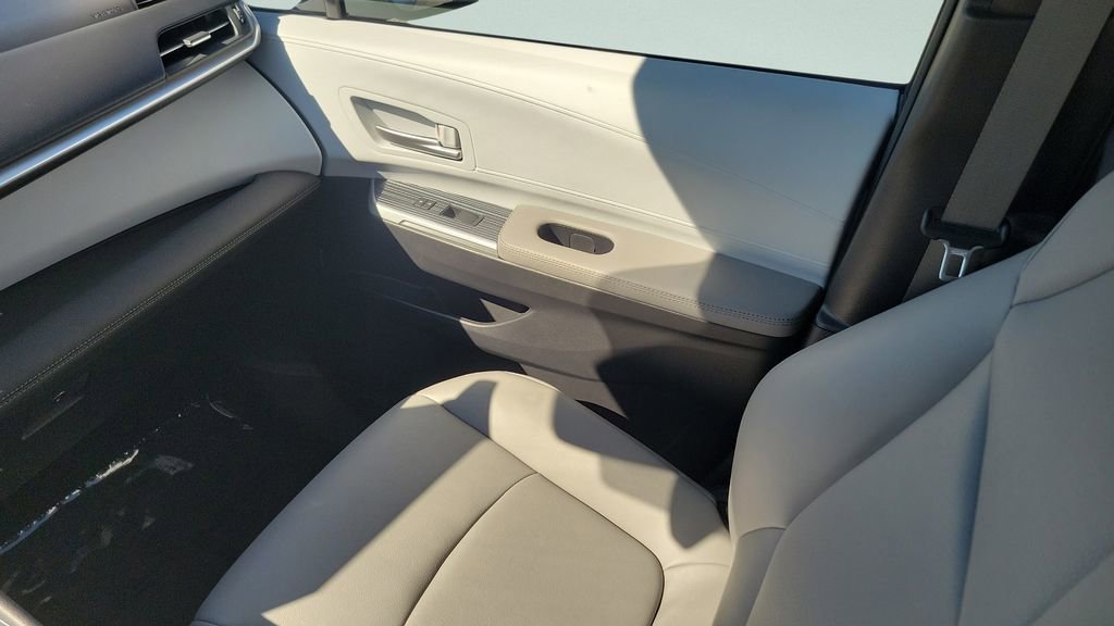 Certified 2025 Toyota Sienna XLE image 16