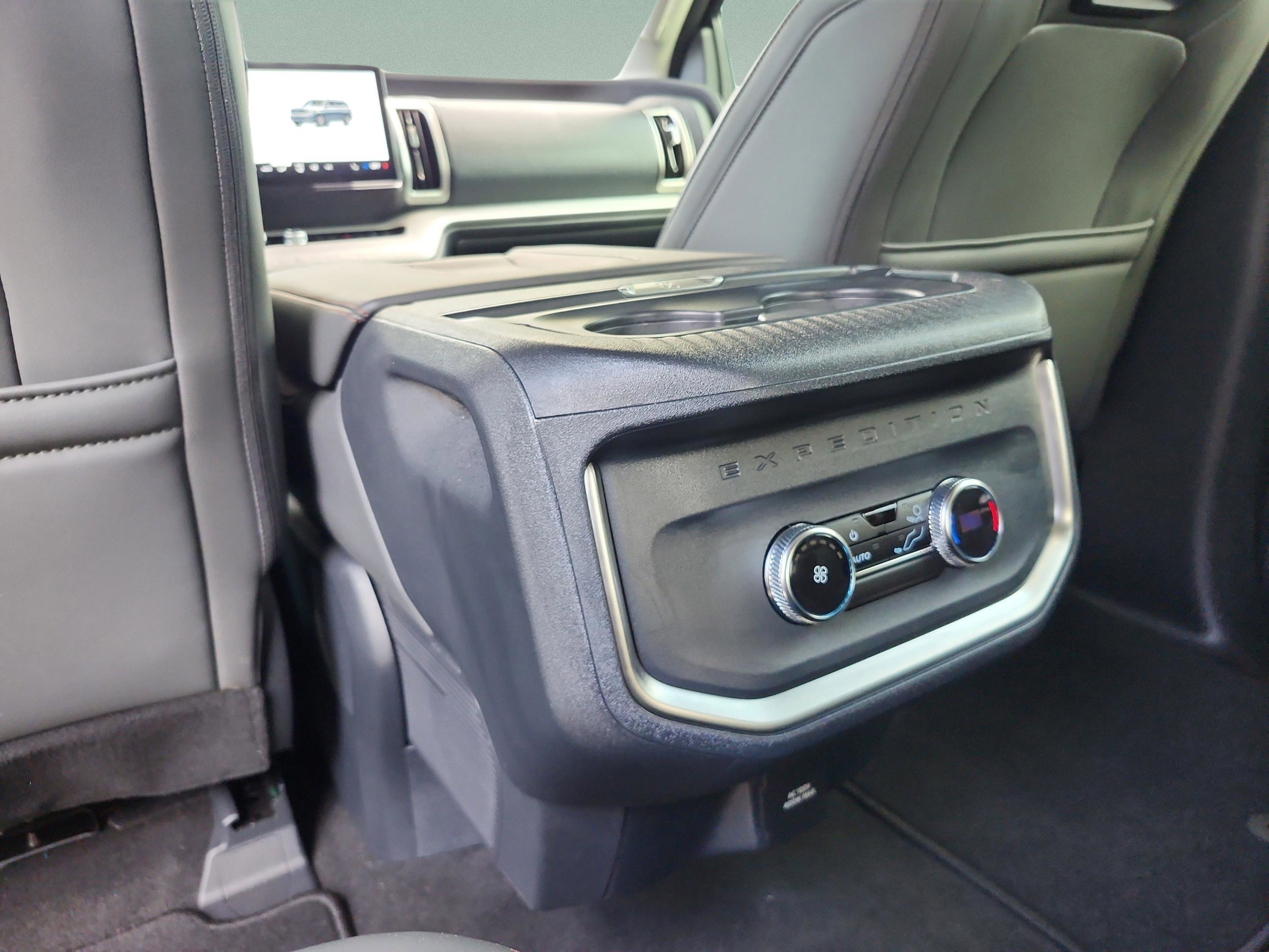 New 2025 Ford Expedition Active image 18