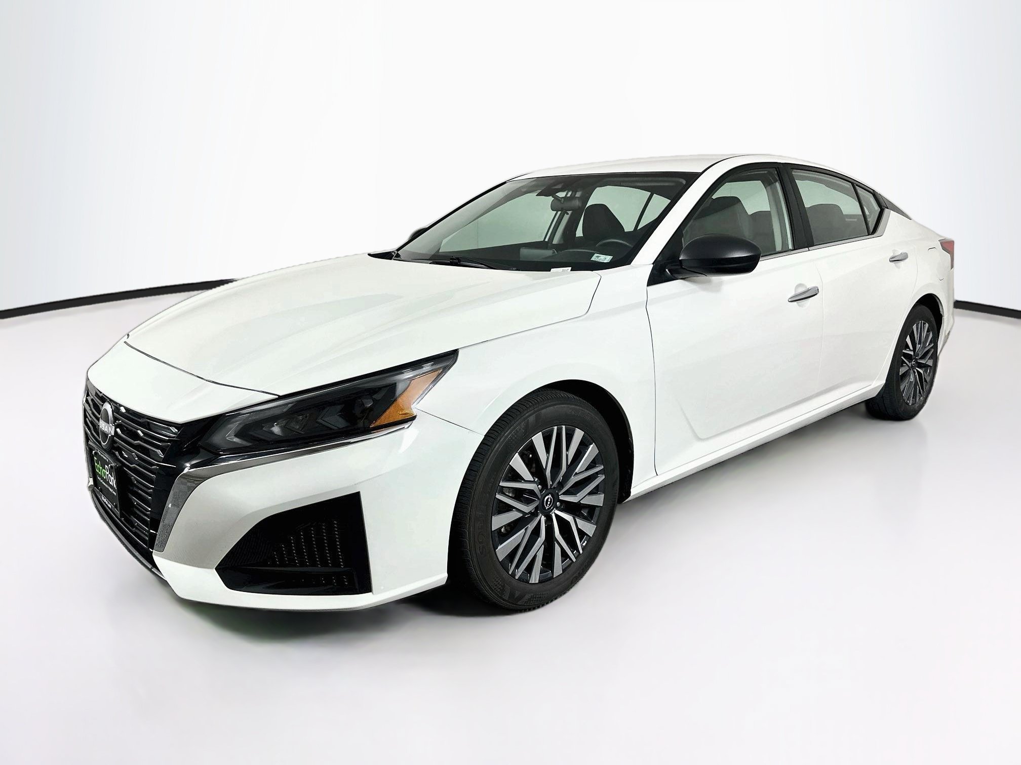 Used 2025 Nissan Altima 2.5 SV FWD image 3