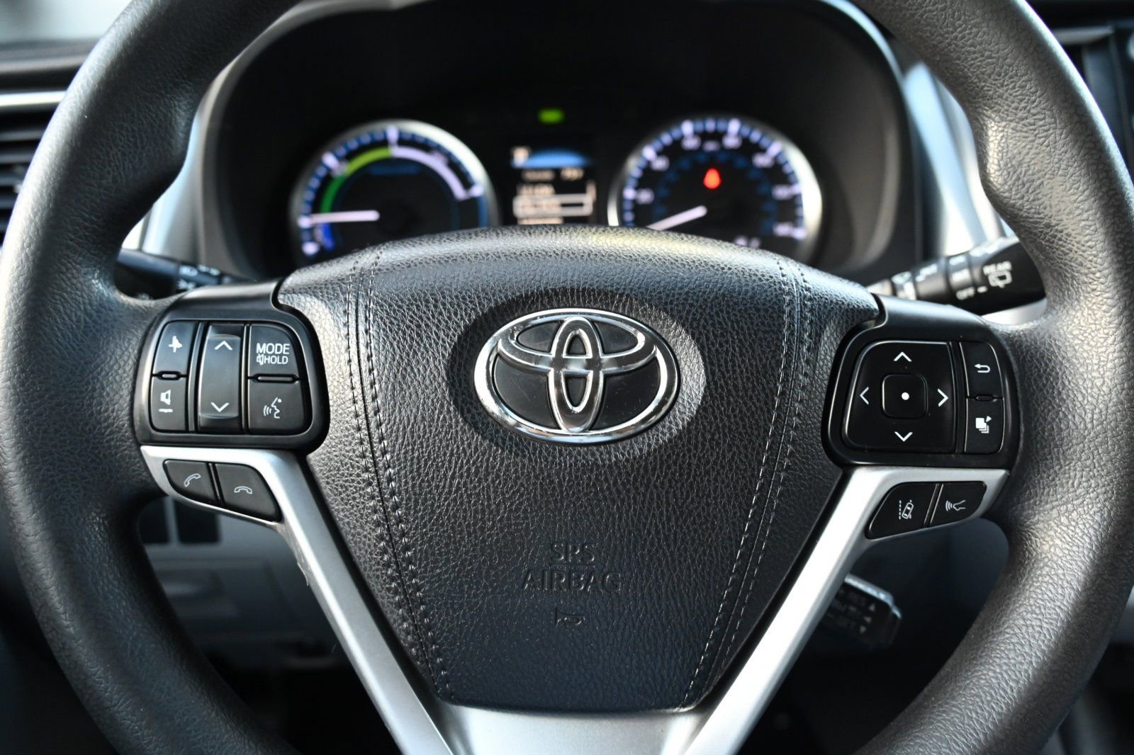 Used 2017 Toyota Highlander LE image 12