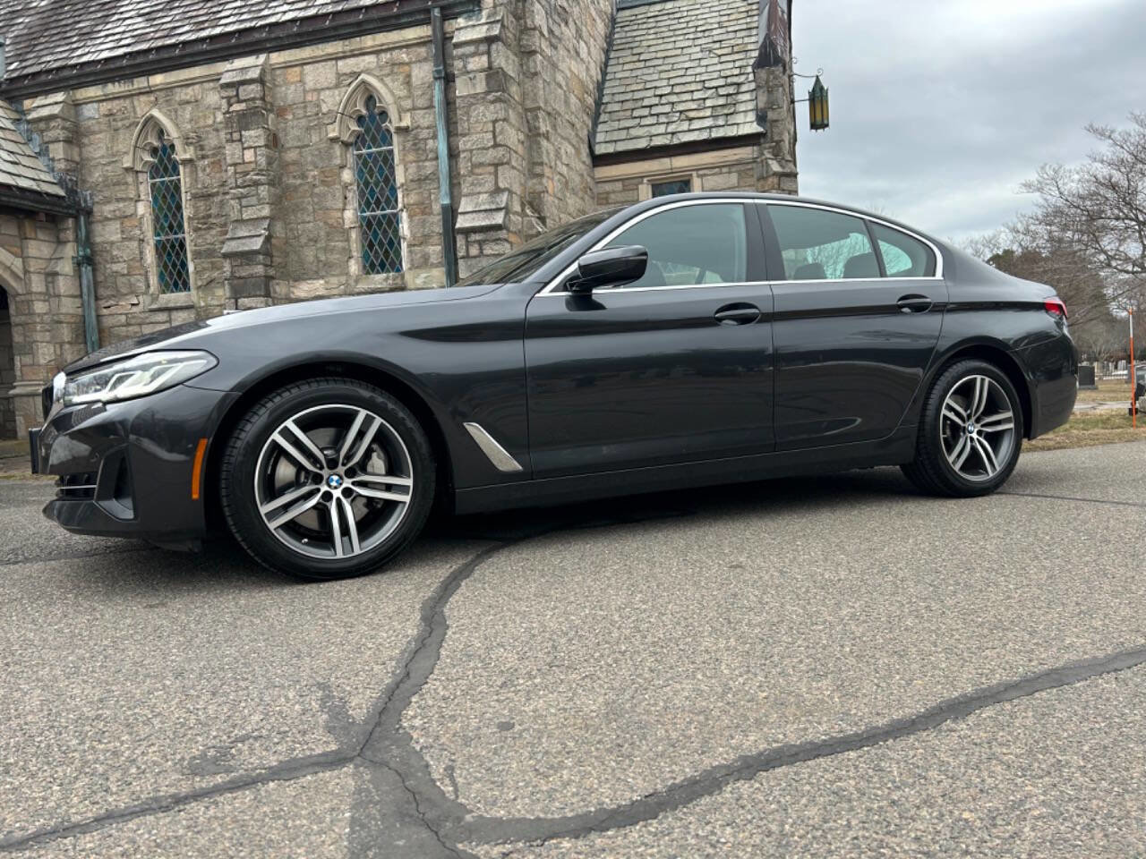 Used 2022 BMW 530i xDrive w/ Convenience Package image 3