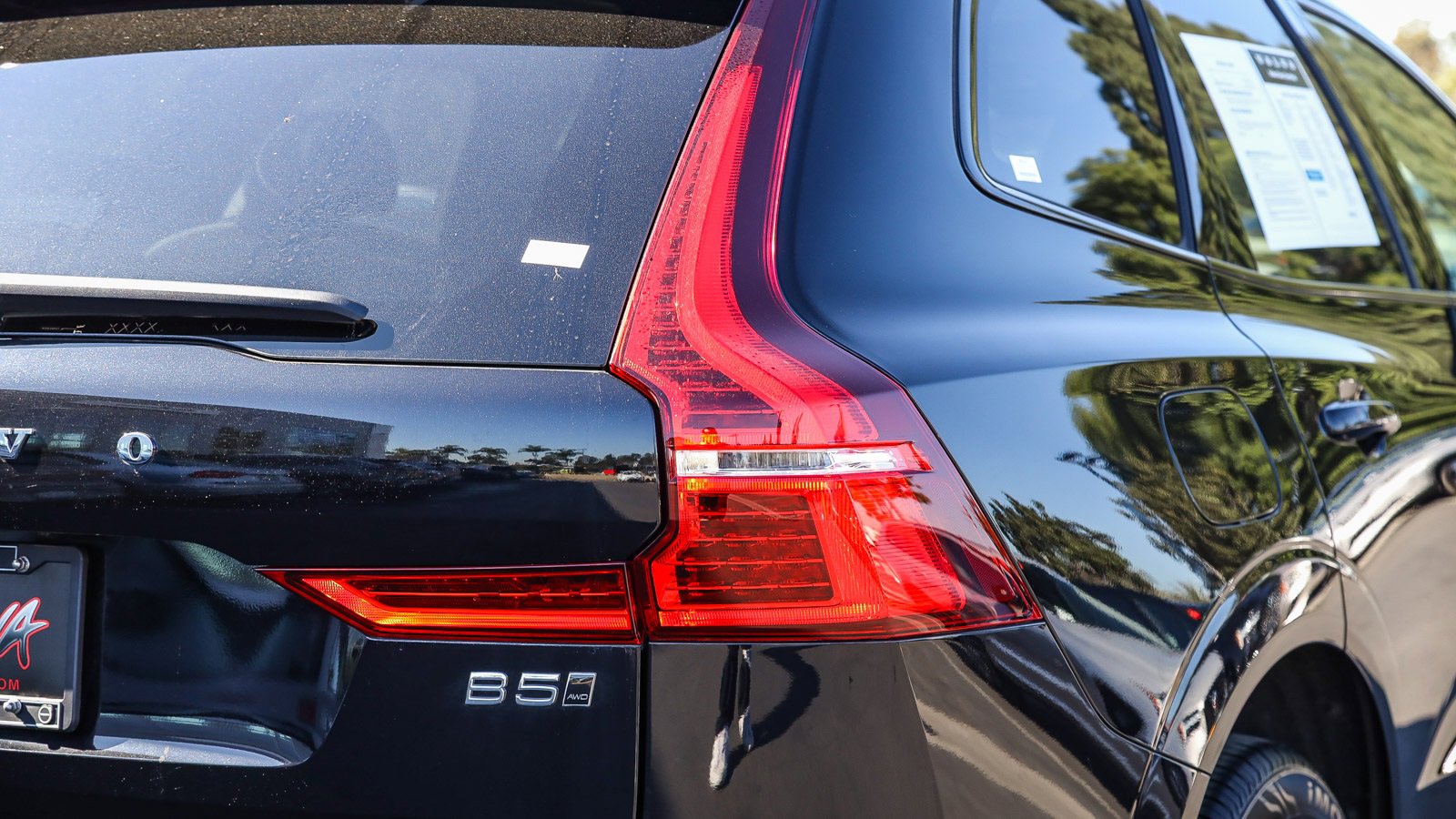 Used 2025 Volvo XC60 B5 Plus image 8