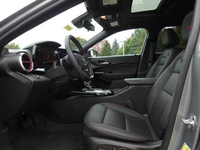 Used 2025 Chevrolet Trax RS w/ Sunroof Package FWD image 8