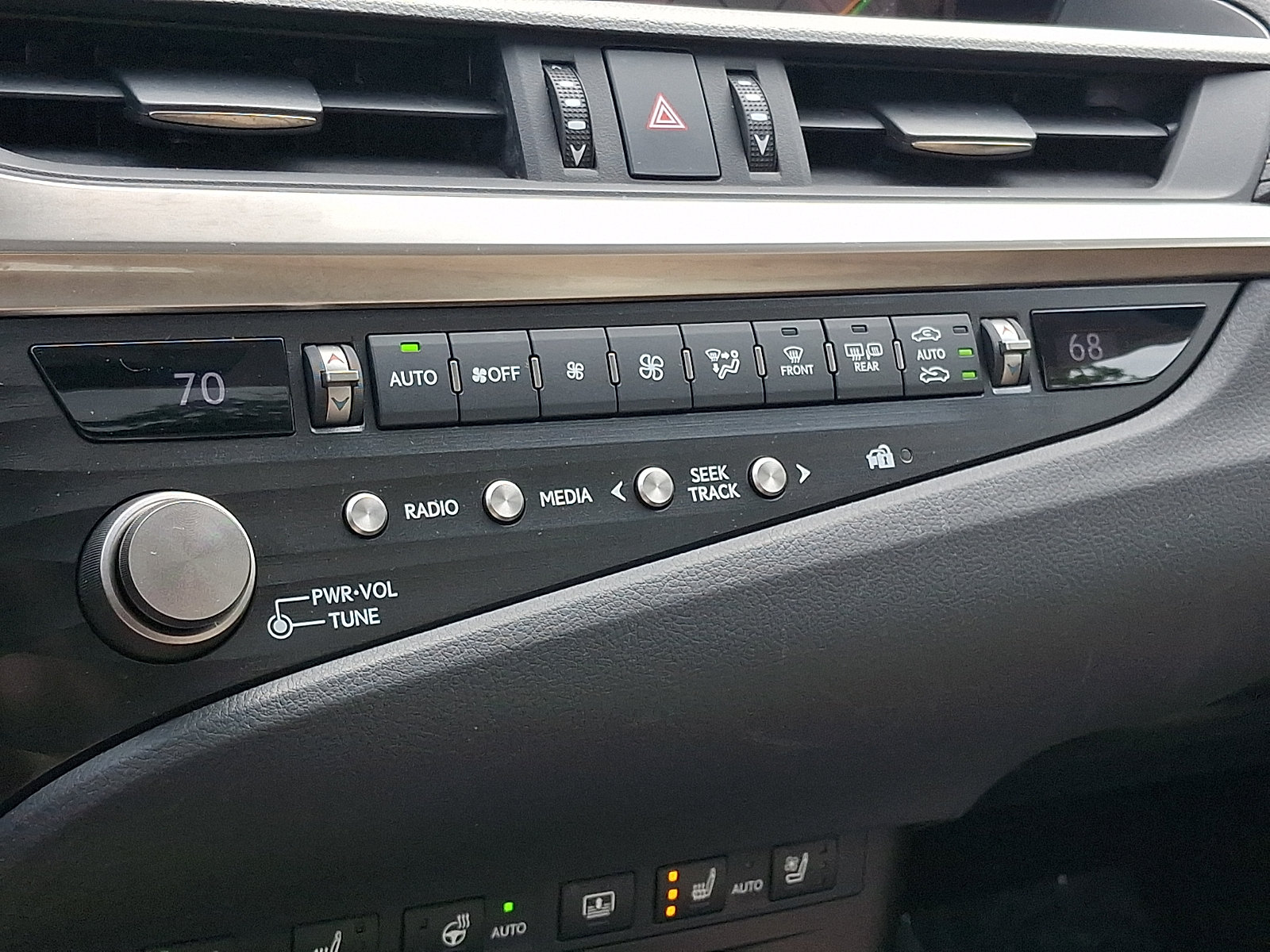 Certified 2021 Lexus ES 300h w/ Accessory Package FWD image 17