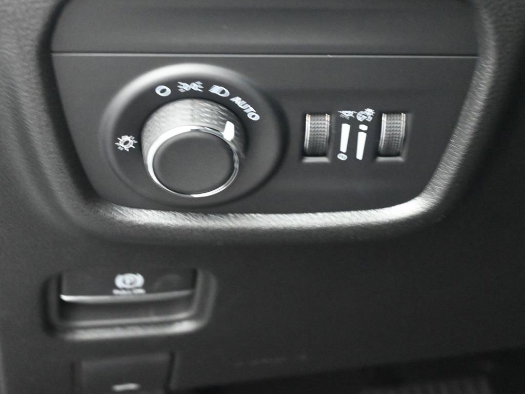 New 2025 Jeep Grand Cherokee Laredo w/ Luxury Tech Group I image 20