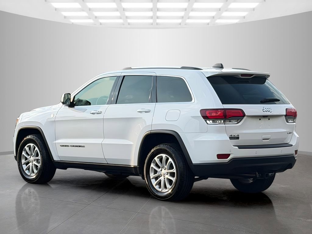 Used 2021 Jeep Grand Cherokee Laredo image 3