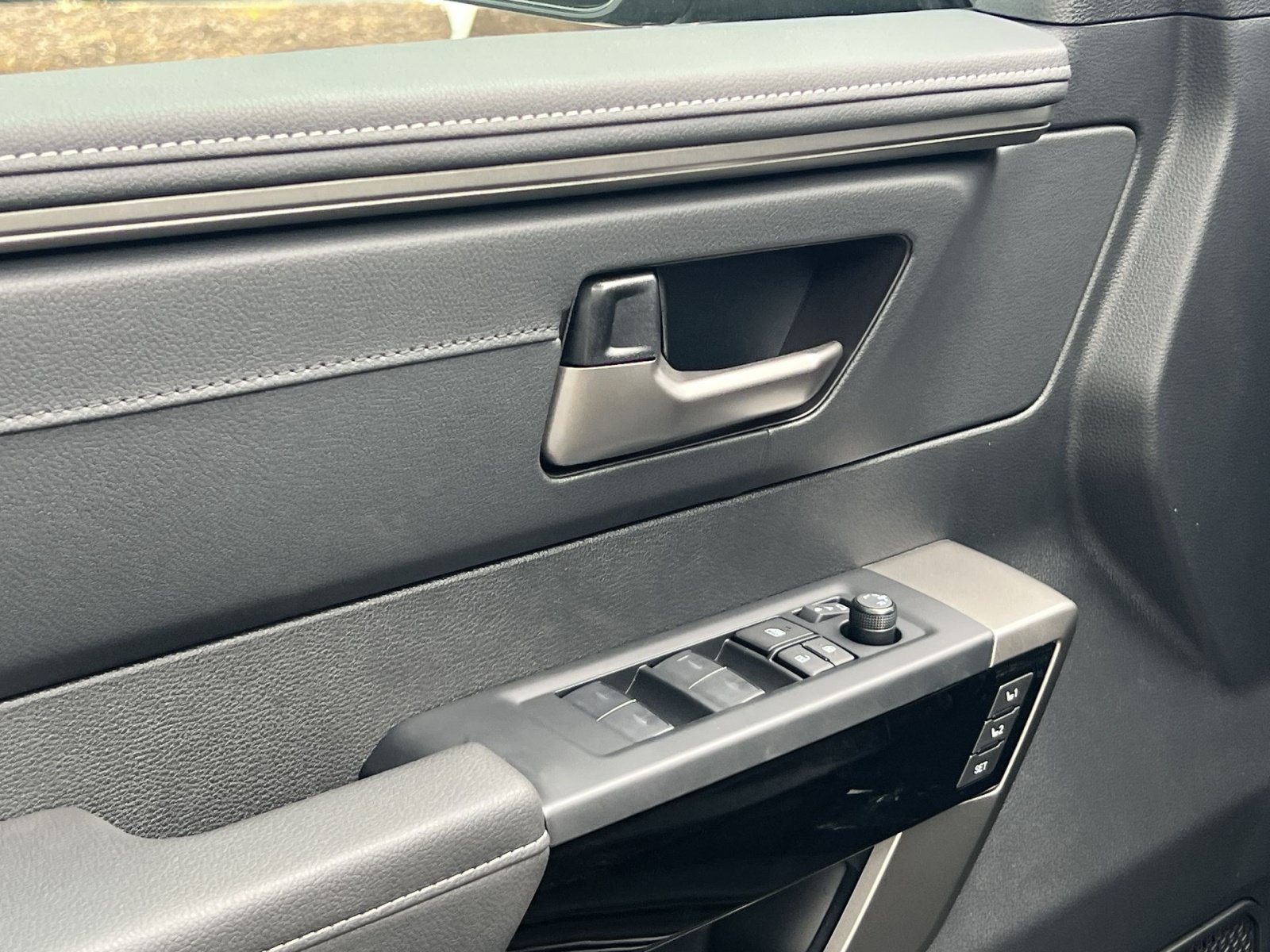 New 2026 Toyota Tundra Limited AWD/4WD image 10