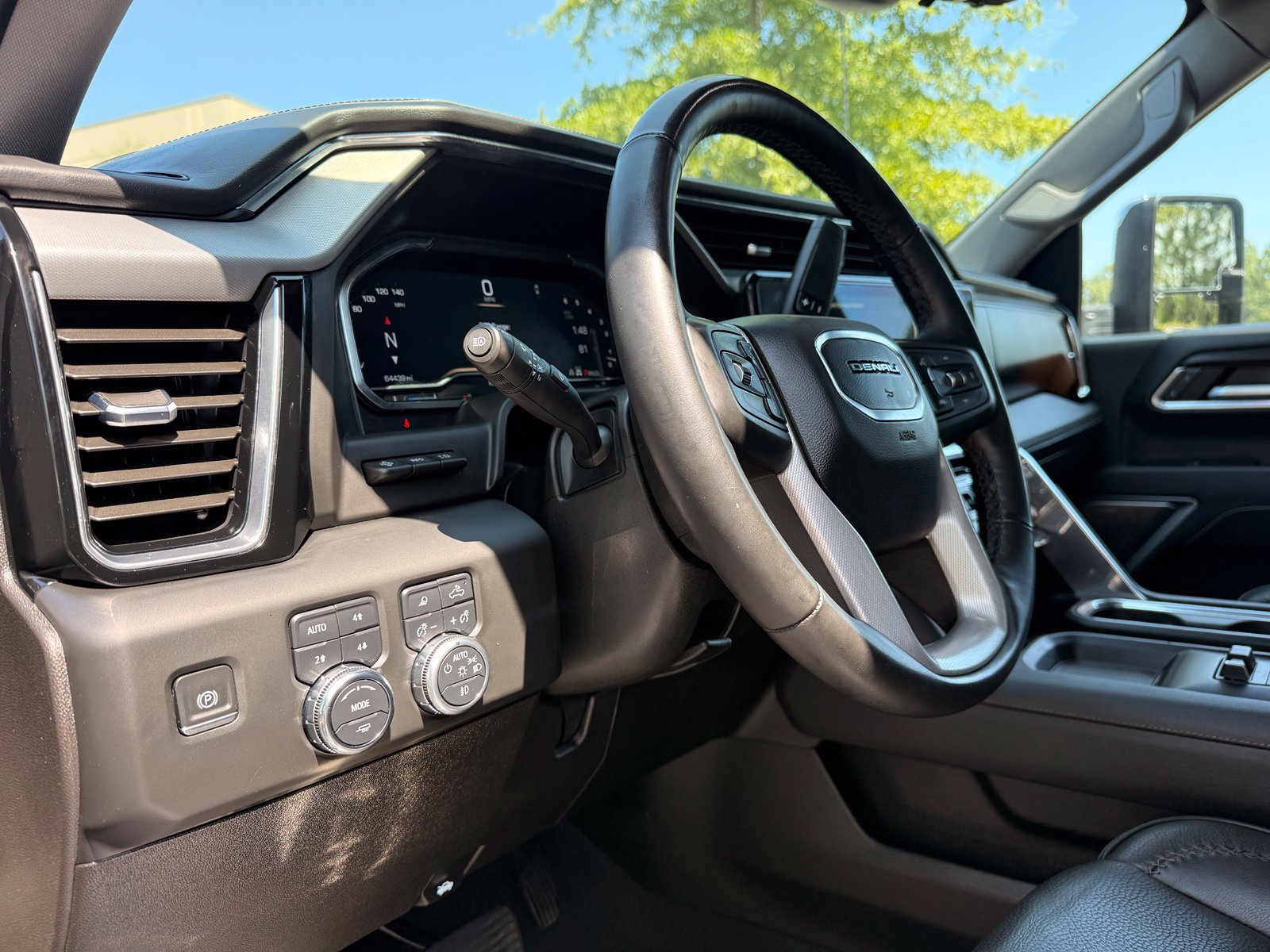 Used 2025 GMC Sierra 2500 Denali w/ Denali Reserve Package AWD/4WD image 22