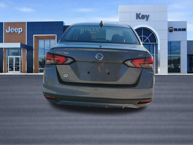 Used 2021 Nissan Versa SV FWD image 4