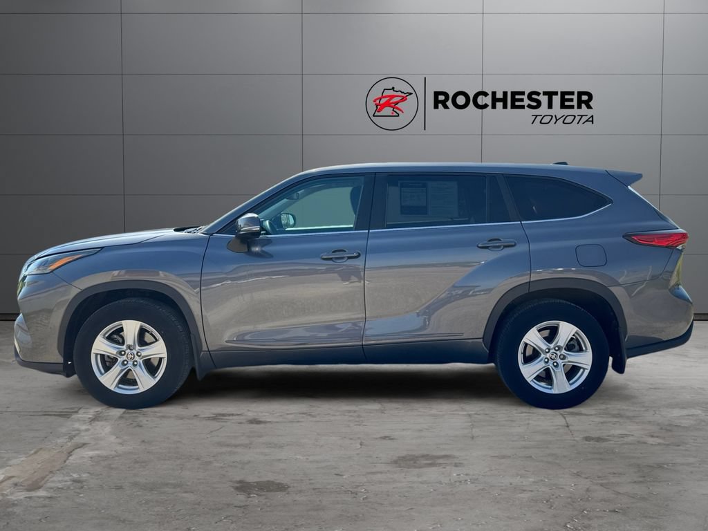 Used 2023 Toyota Highlander L FWD image 2