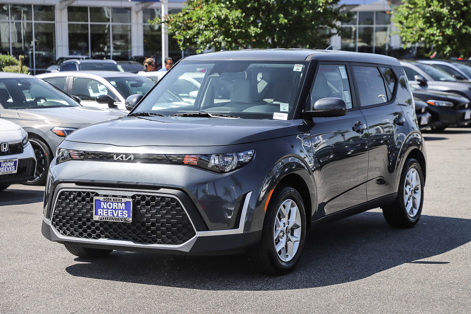 Used 2025 Kia Soul LX FWD image 3