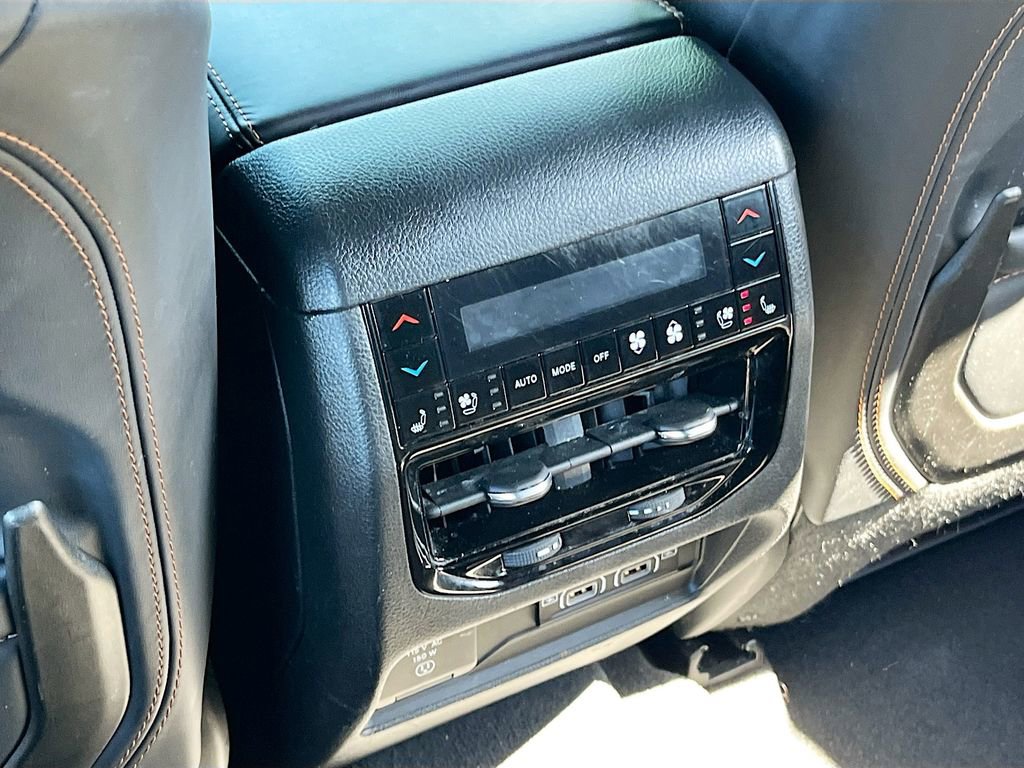 Used 2025 Jeep Grand Cherokee L Summit image 28