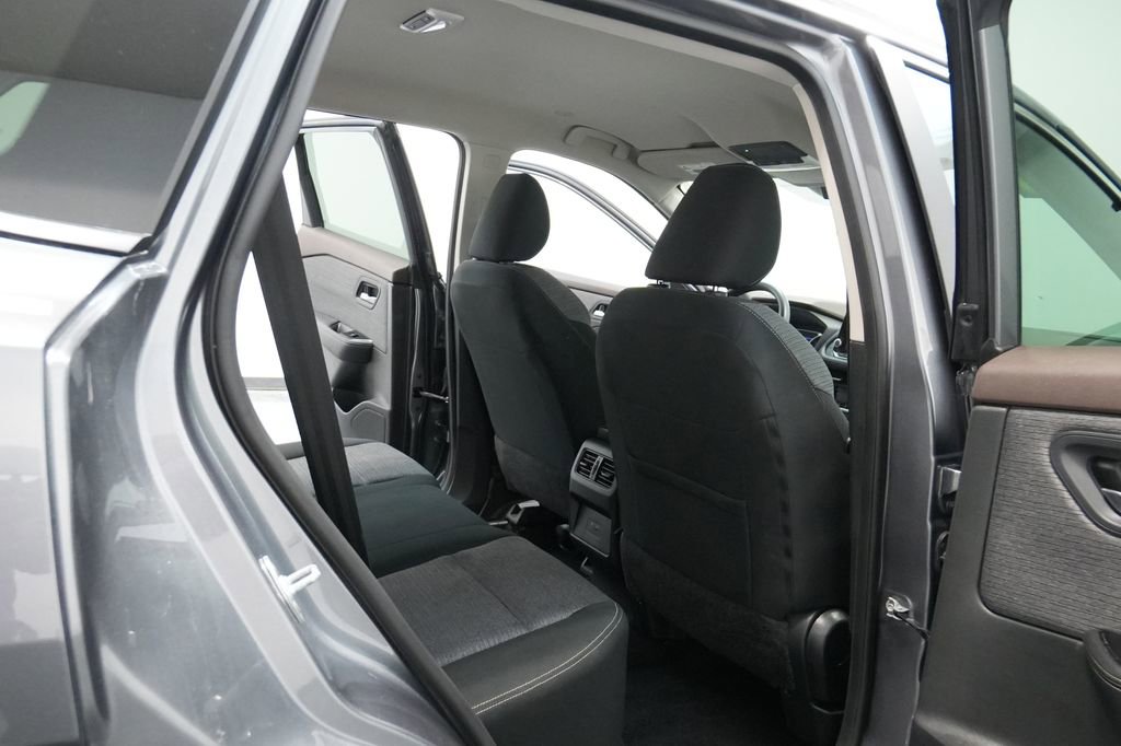 Used 2023 Nissan Rogue SV image 23