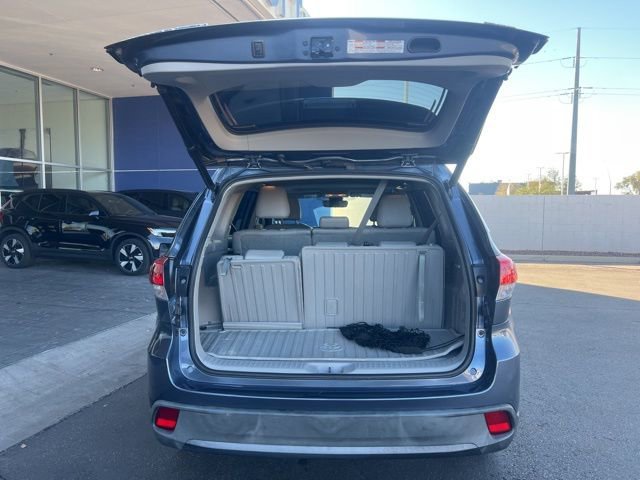 Used 2019 Toyota Highlander XLE image 28