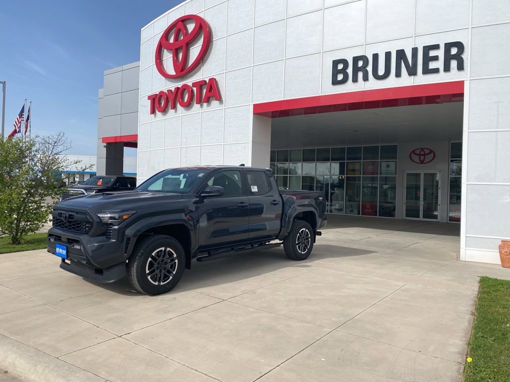 Used 2024 Toyota Tacoma TRD Sport image 2