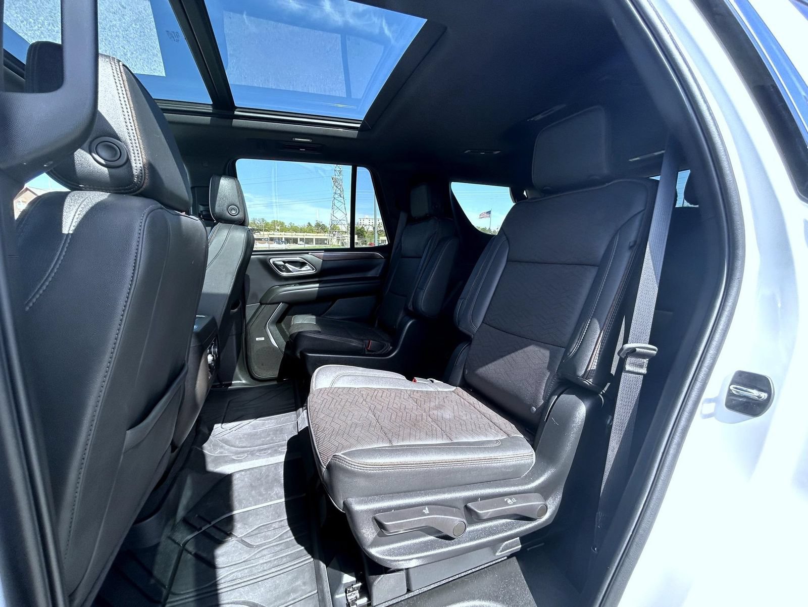 Used 2024 Chevrolet Tahoe High Country AWD/4WD image 21
