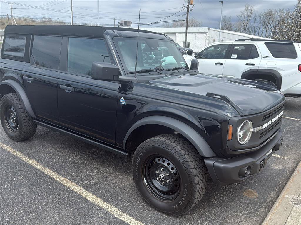 Used 2023 Ford Bronco Black Diamond AWD/4WD image 3