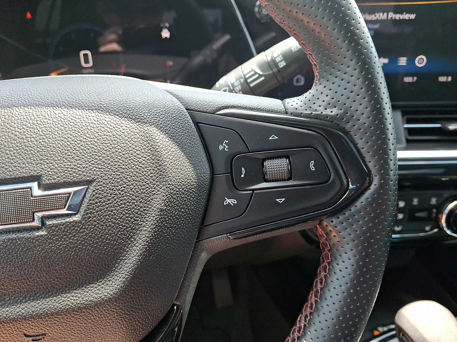 Certified 2024 Chevrolet Trax RS w/ Sunroof Package FWD image 20