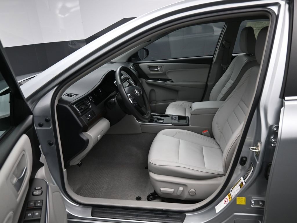 Used 2016 Toyota Camry XLE image 9