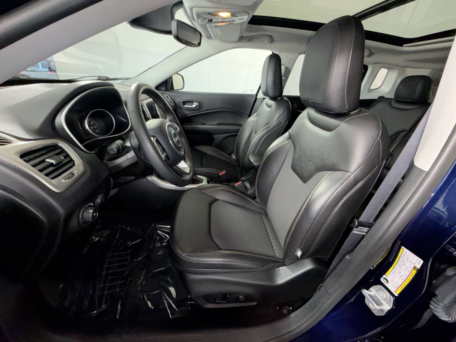 Used 2019 Jeep Compass Latitude w/ Popular Equipment Group AWD/4WD image 13