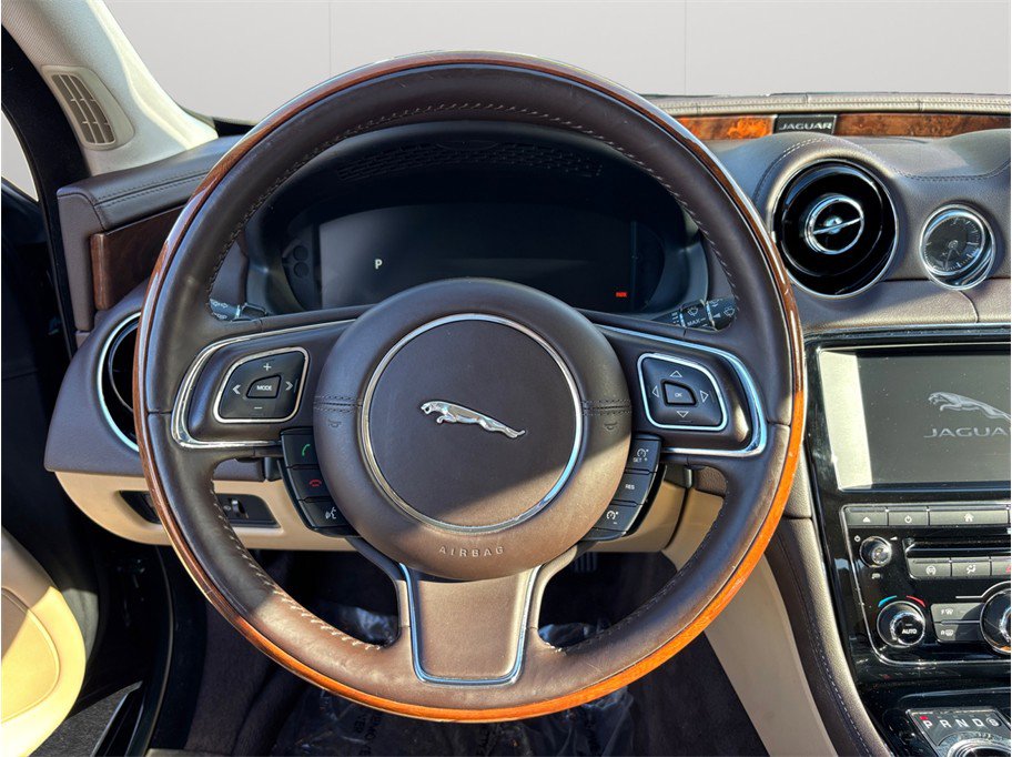 Used 2017 Jaguar XJ R-Sport image 25