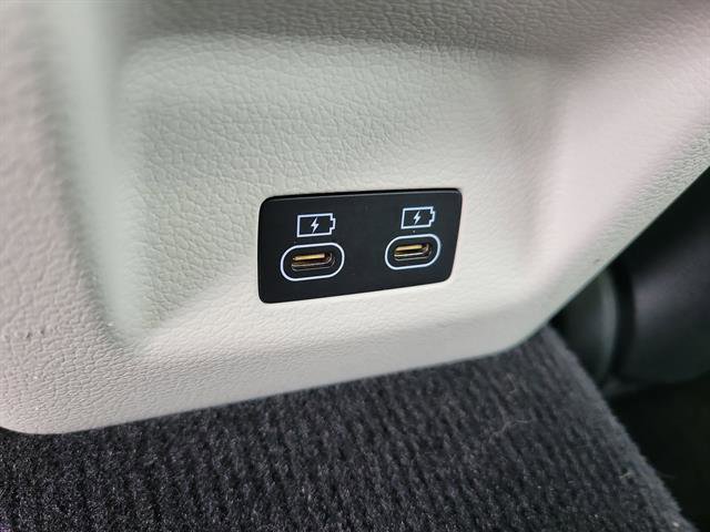 Used 2024 Genesis G70 2.5T image 7