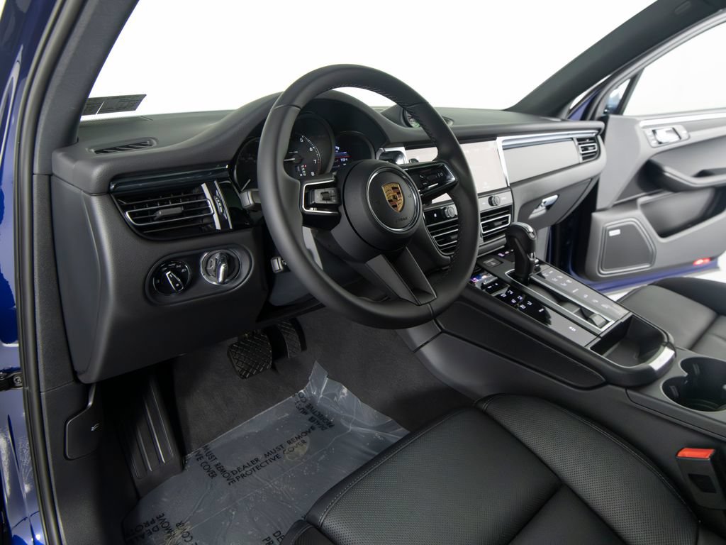 New 2026 Porsche Macan AWD/4WD image 4