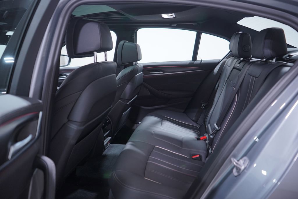 Used 2023 BMW M550i xDrive w/ Shadowloine Package image 9