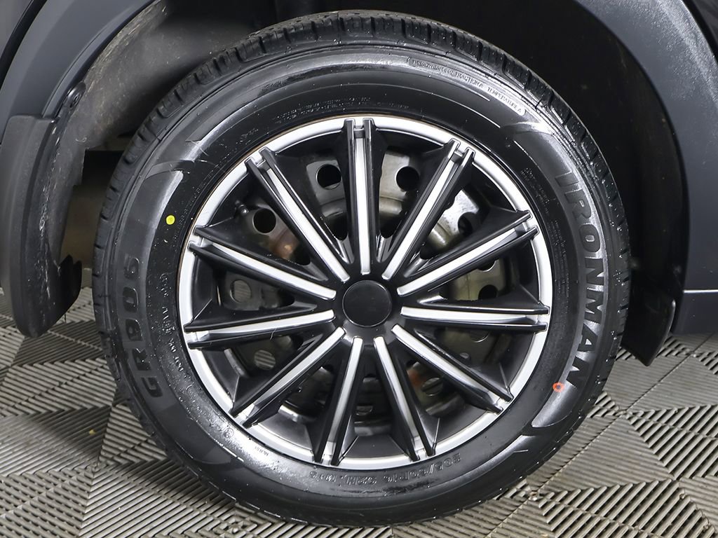 Used 2022 Nissan Kicks S image 18