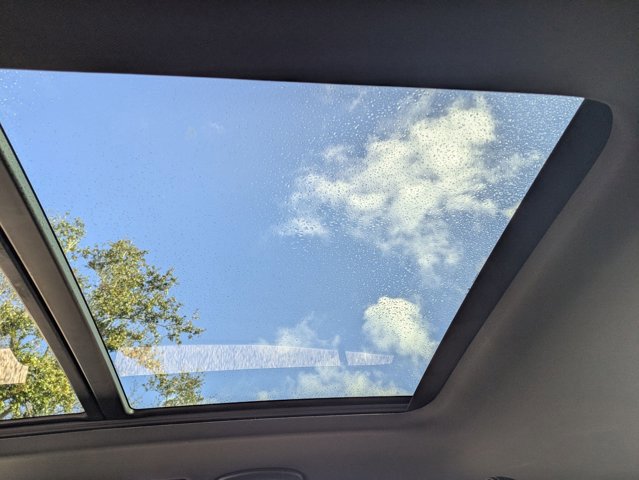 Used 2022 Volkswagen Atlas Cross Sport SE image 19