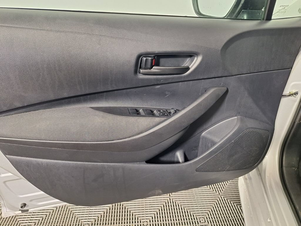 Used 2025 Toyota Corolla LE FWD image 28