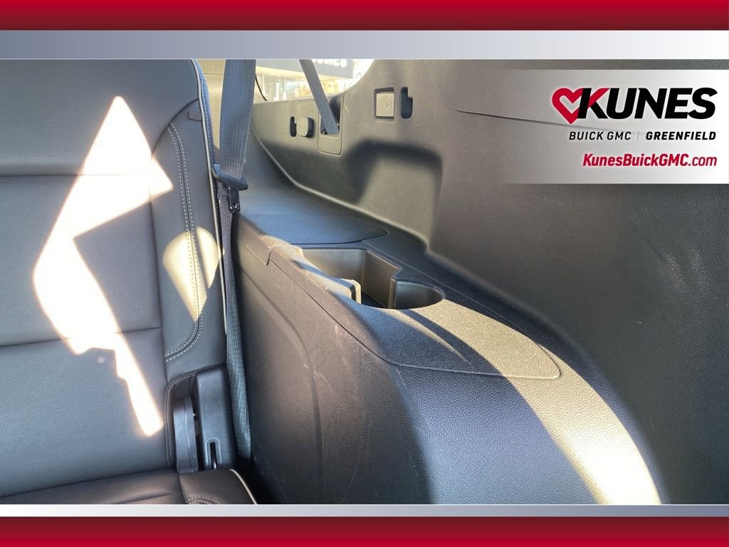 Used 2024 GMC Yukon XL SLT image 38