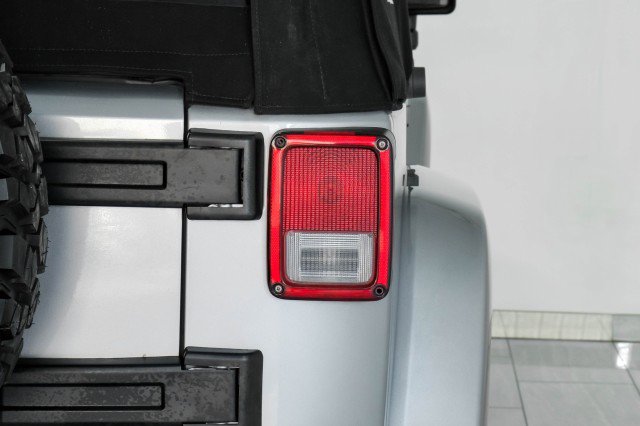 Used 2013 Jeep Wrangler Unlimited Rubicon image 45