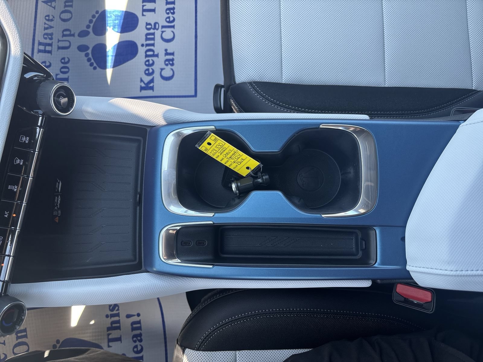 Used 2025 Chevrolet Equinox EV LT FWD image 23