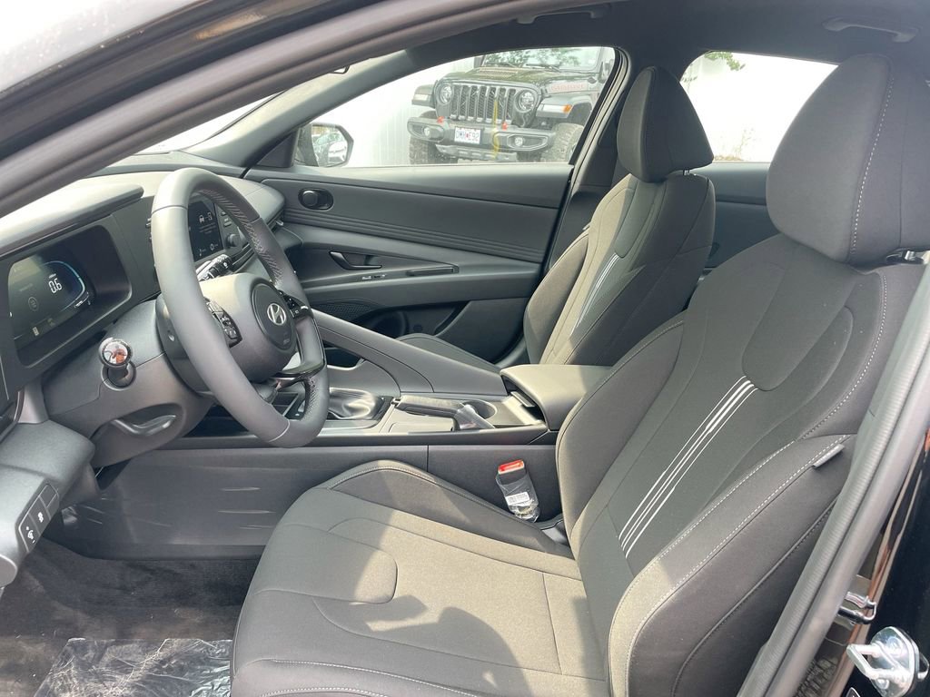 Used 2025 Hyundai Elantra Sport image 37