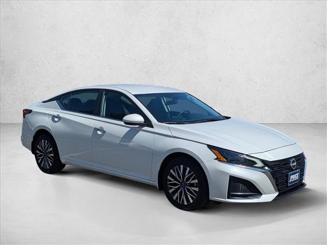 Used 2023 Nissan Altima 2.5 SV AWD/4WD image 3