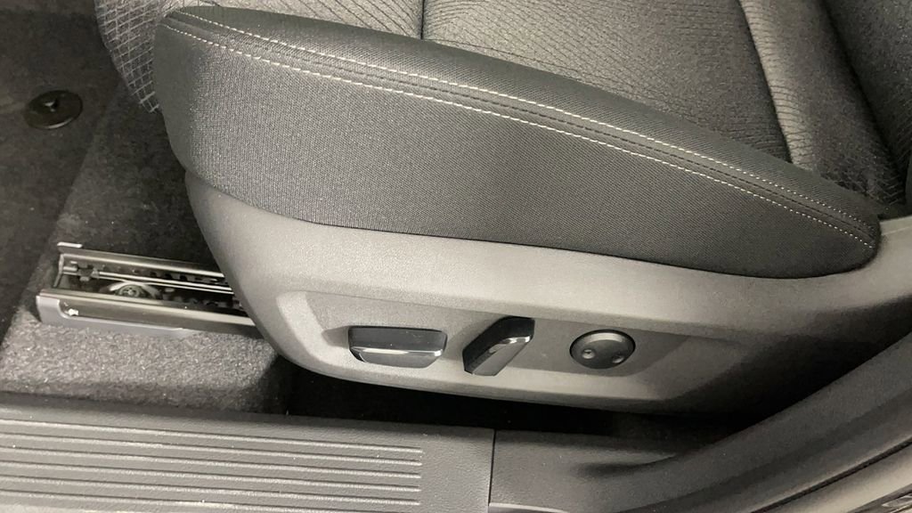 New 2025 Nissan Rogue SV image 30