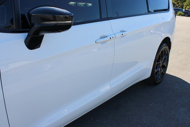 Used 2023 Chrysler Pacifica Limited w/ S Appearance Package image 55