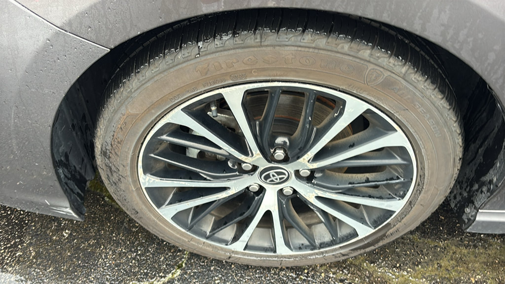 Used 2020 Toyota Camry SE w/ Cold Weather Package AWD/4WD image 29