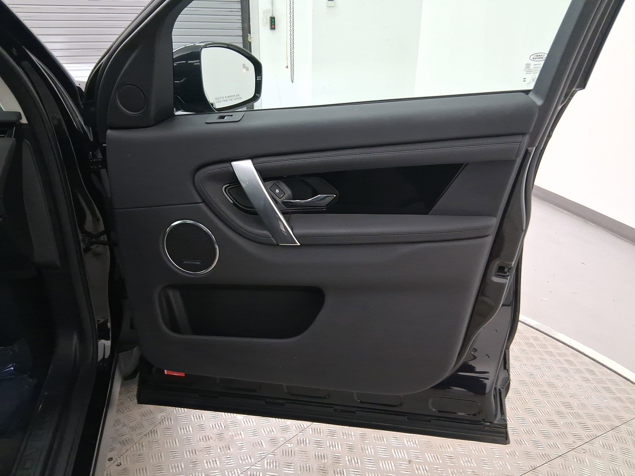 Used 2025 Land Rover Discovery Sport S image 32