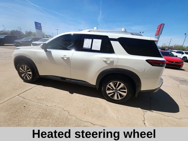 Used 2024 Nissan Pathfinder SL w/ Black Appearance Package image 10