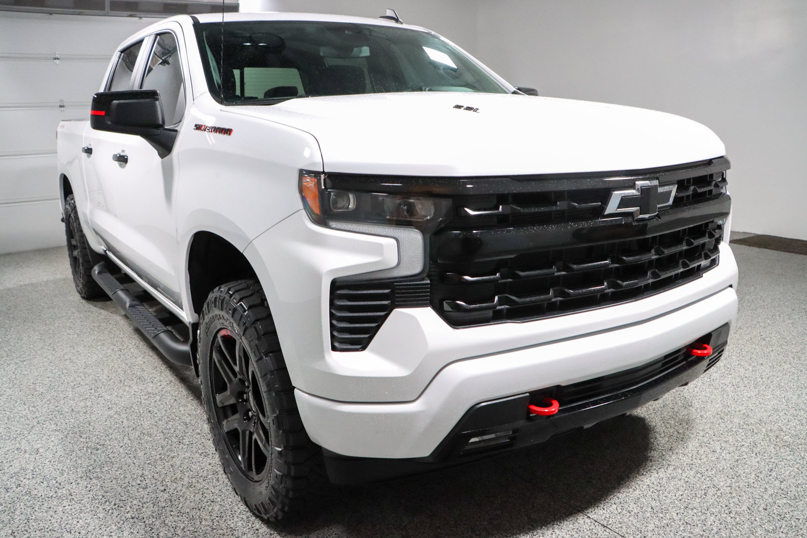 Used 2023 Chevrolet Silverado 1500 RST w/ Redline Edition AWD/4WD image 6