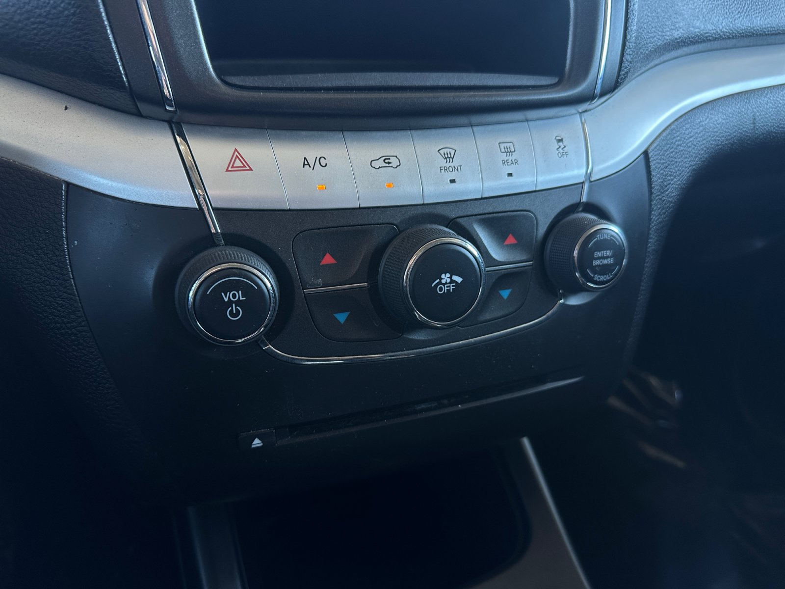 Used 2017 Dodge Journey SXT w/ Comfort/Convenience Group FWD image 22