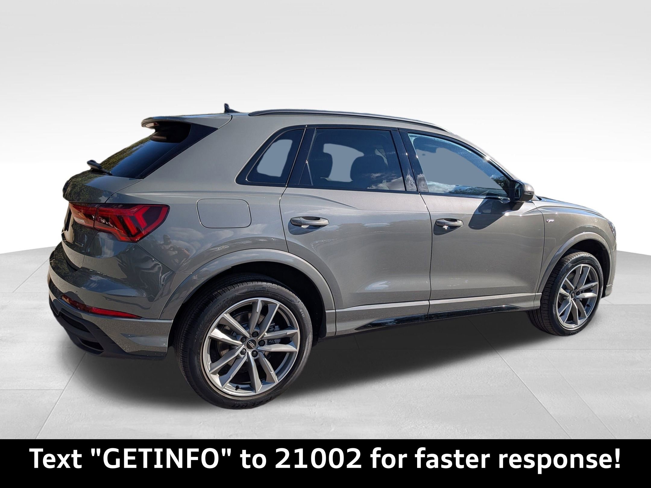 Used 2023 Audi Q3 2.0T Premium Plus w/ Premium Plus Package image 3