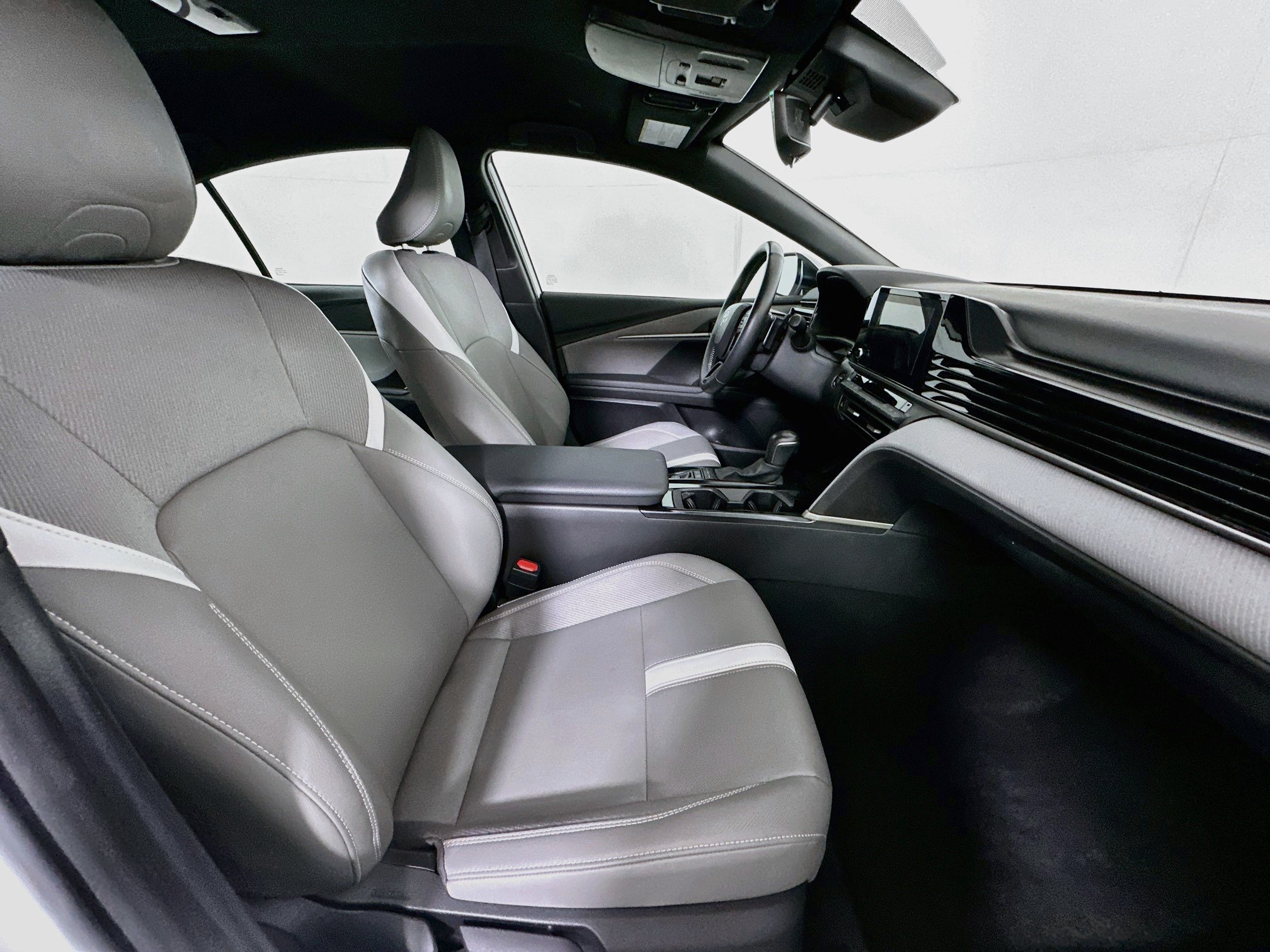 Used 2025 Toyota Camry SE FWD image 29