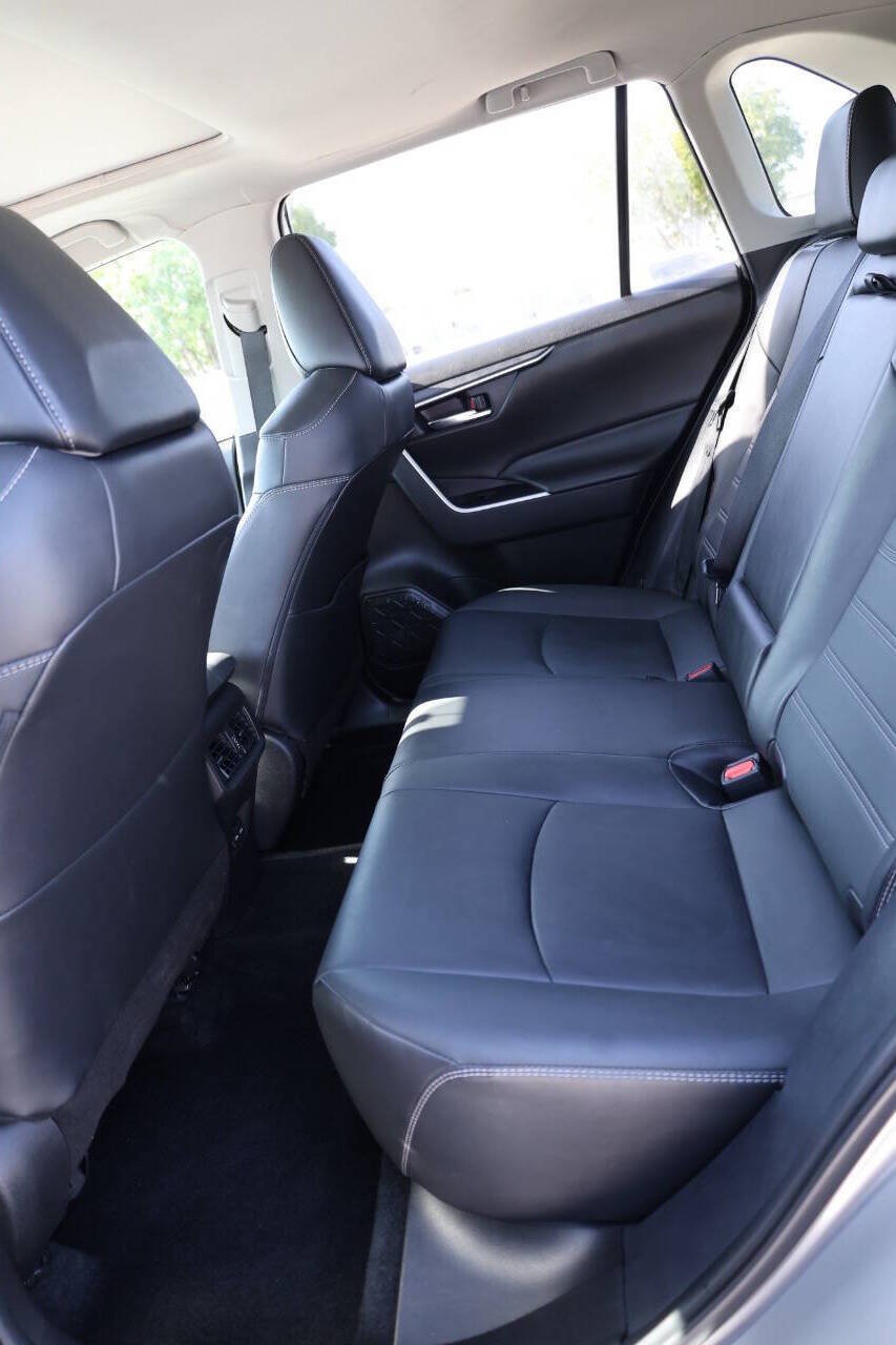 Used 2022 Toyota RAV4 XLE Premium AWD/4WD image 17