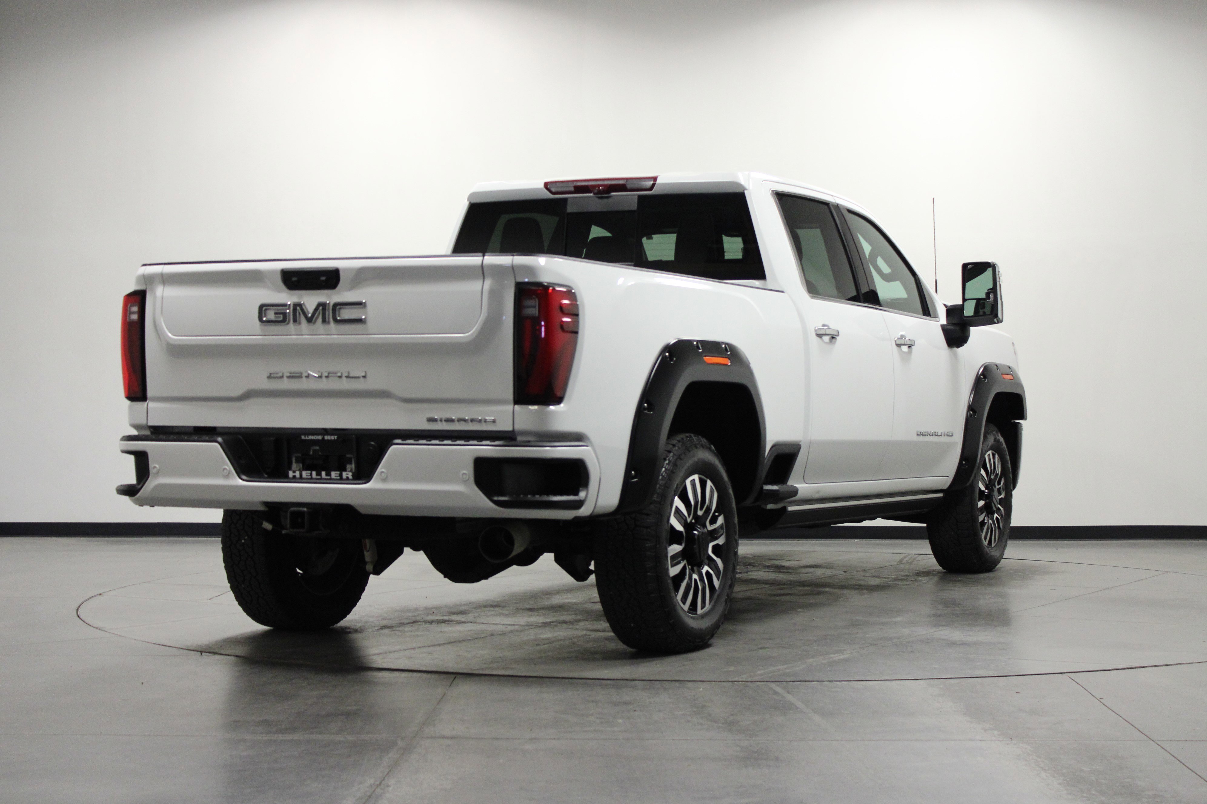 Used 2024 GMC Sierra 2500 Denali Ultimate image 4